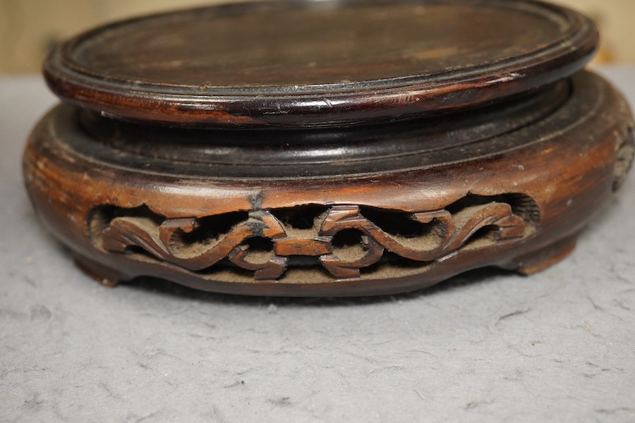 A Chinese cinnabar lacquer box and cover, 18th/19th century